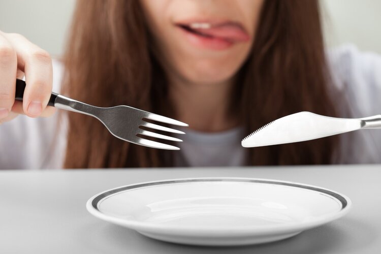 肠胃|“睡前吃宵夜”和“饿着肚子睡觉”，哪种危害更大？看完不再纠结