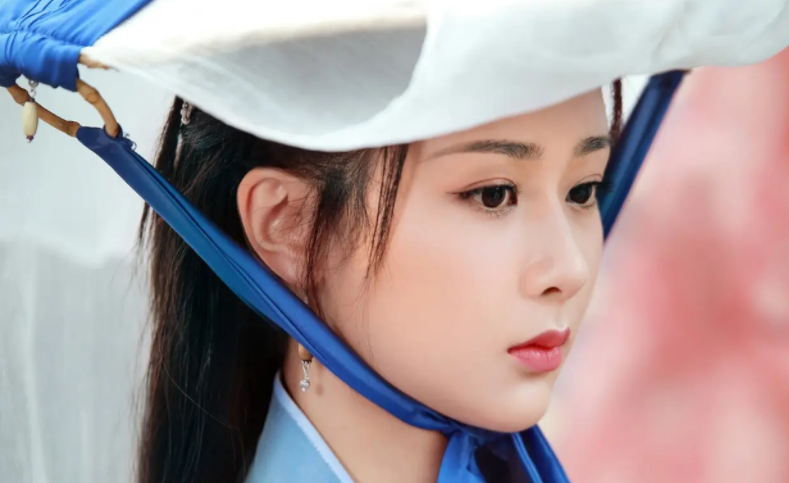 杨紫|杨紫,这丫头智商是真高,而且不显山不露水水深流缓有涵养