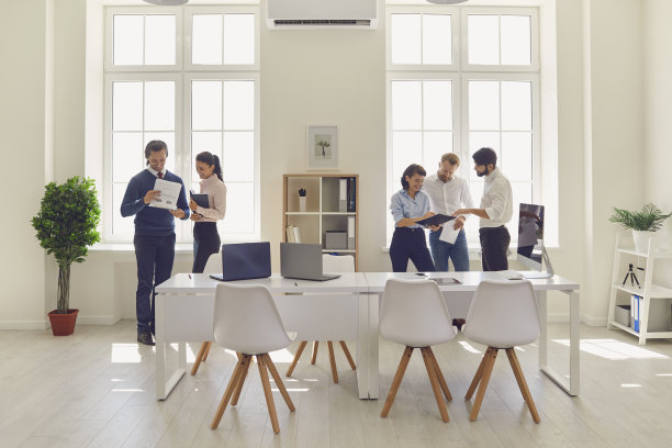 穿衣搭配|职场中，你越是不在意领导，越是不理会领导，领导也会对你的态度越差