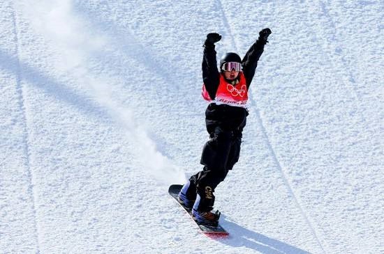 苏翊鸣|苏翊鸣换了新发型，晒与温柔妈妈合影，这个新星正在冉冉升起