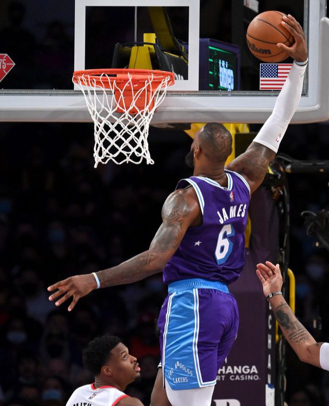 廣東男籃|37歲第一天，詹皇暴砍43+14！比肩喬丹再創(chuàng)歷史第1