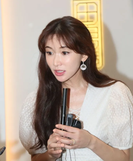 林志玲|志玲姐姐日本综艺首秀,脸部僵硬肌肉紧绷,和女神判若两人