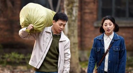 殷桃|殷桃拍摄《鸡毛飞上天》，提出一个要求，那就是必须带人进组