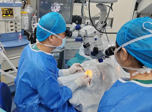 失眠症|近视2000多度男子佩戴新眼镜仍看不清,专家提醒:警惕高度近视有致盲风险