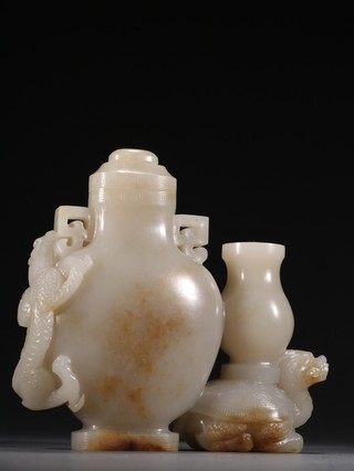 和田玉籽料|清 和田玉籽料“龙-龟”带盖赏瓶。