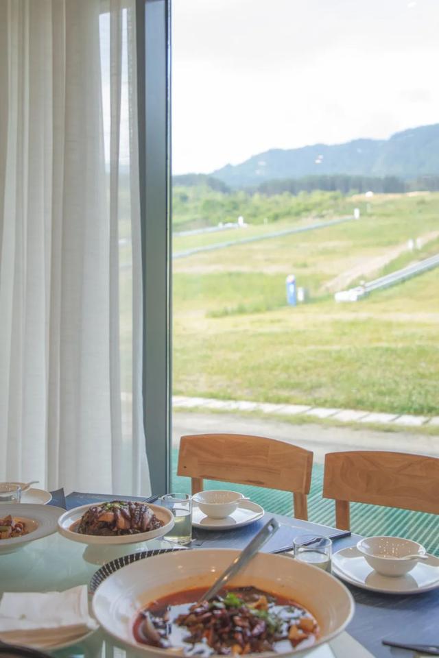 |别再喊热了!这个被央视疯狂点赞的避暑秘境,18℃!爆凉快!