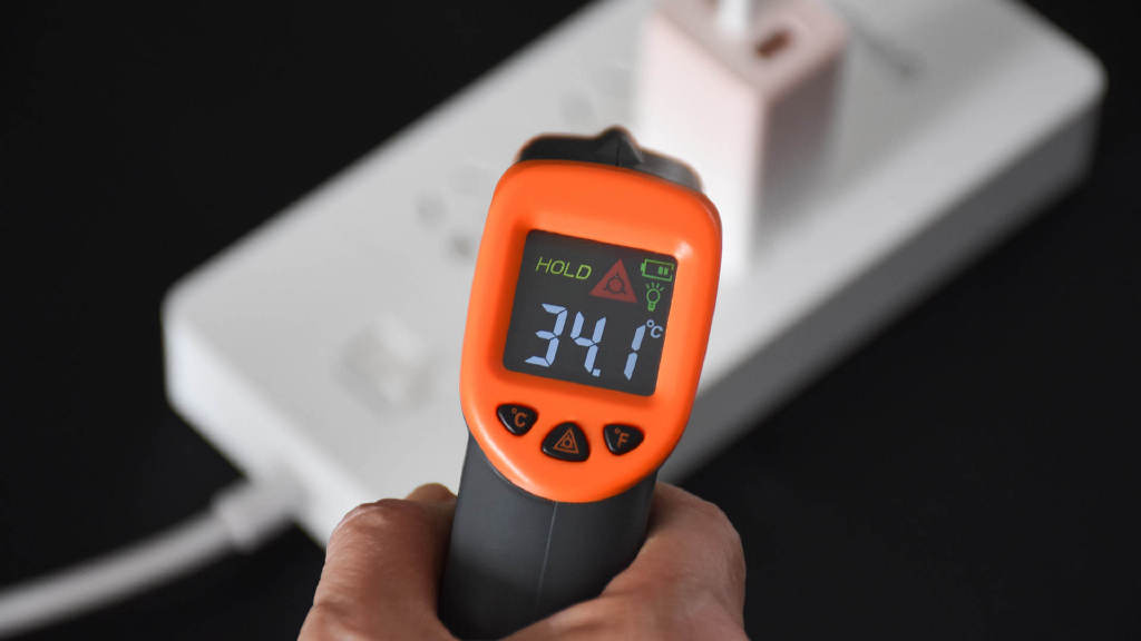 充电器|EDC好物推荐:倍思氮化镓65W三口充电器