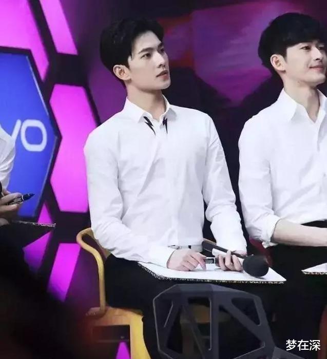 杨洋|人民大会堂堪称“照妖镜”，一众明星被打回原形，看到杨洋我酸了