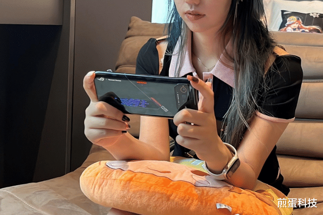 路人甲|双12哪些旗舰手机值得入手?高性能+强续航,认准这2款榜单常客