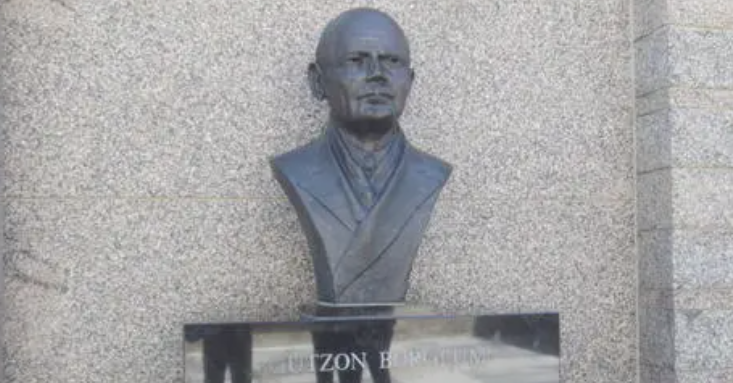 翡翠|拉什莫尔山号称石像山,山后还有一个密室,里面藏着“珍贵”文物