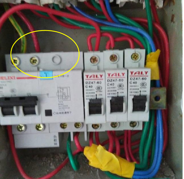 装了漏保，可别忘接这根“生命线”！听老电工说完，才知我家被坑了