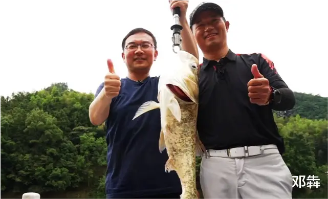 刘志强|钓王邓刚：辞掉高薪工作全职钓鱼，一度穷困潦倒，如今全网爆红