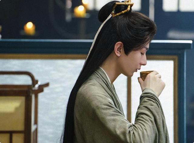 曾舜晞|《莲花楼》完成拍摄，不仅男主成毅吸睛，曾舜晞和肖顺尧也不遑多让