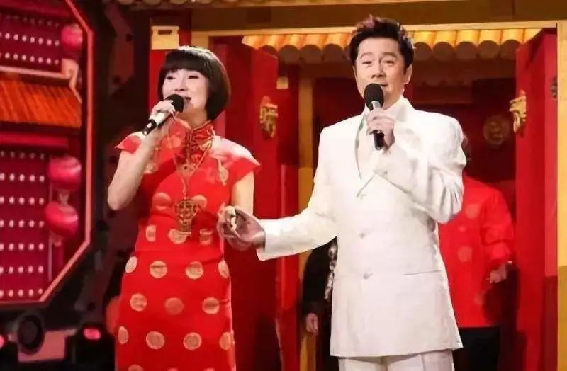 春晚|春晚播出24小时后，他官宣“退圈”，全体网友：我再也笑不出来了…