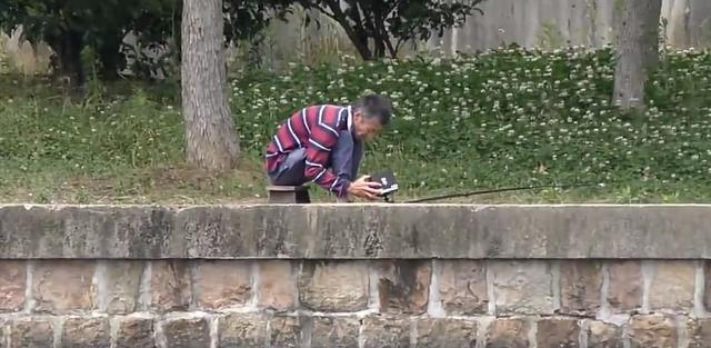 代购|明目张胆！男女伪钓鱼人组团使用黑科技，网友：必须增加违法成本