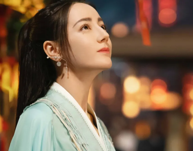 迪丽热巴|《公诉精英》定妆照：本以为热巴是颜值担当，却意外被女二惊艳