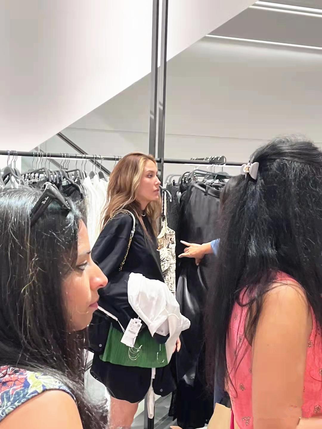 伦敦|多位中国粉丝在伦敦偶遇谷爱凌！逛平价服装店，被粉丝赞温柔可爱