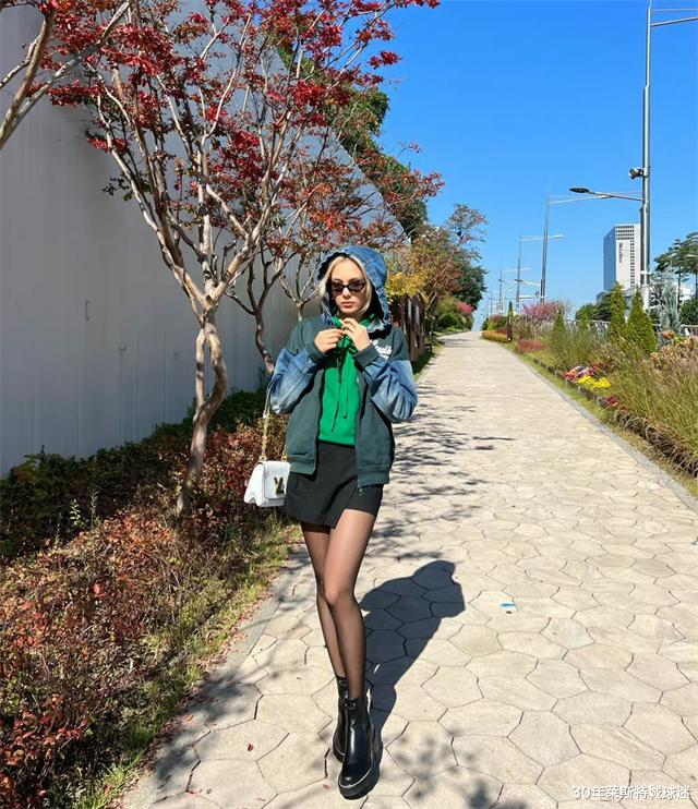 谷爱凌|1米75谷爱凌腿好长！穿黑丝高跟堪比模特身材，合影郭晶晶公公