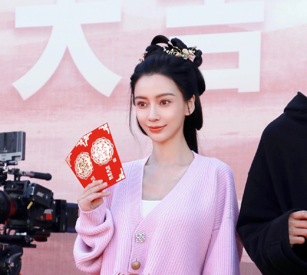 Angelababy|baby新剧开机生图变样:苍老疲惫脸垮了,撞脸蔡明美貌不复当年