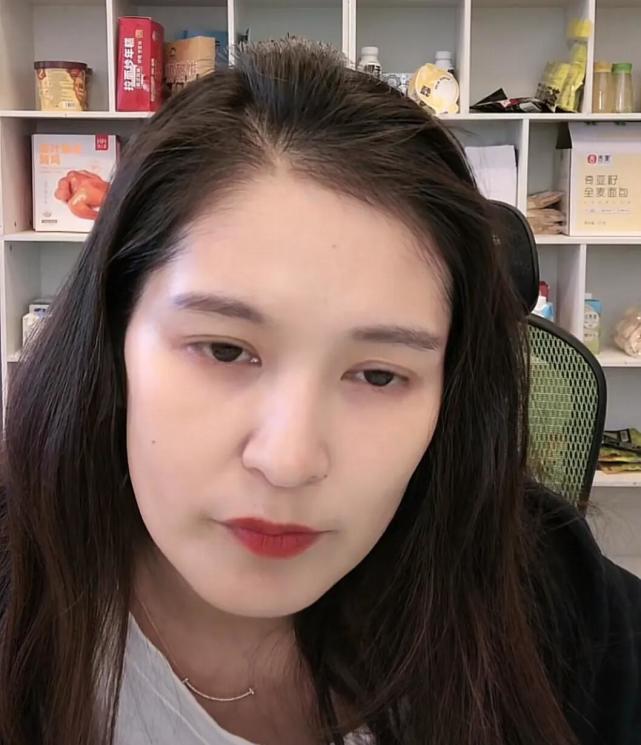 综艺节目|电视剧《灵魂摆渡》里的“玄女”直播带货，和从前的模样不同