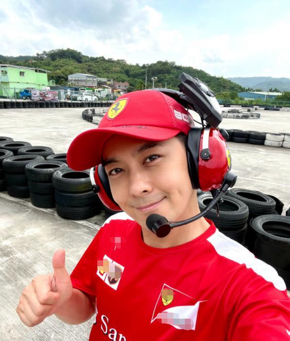 林志颖|林志颖车祸后晒自拍照!嘴唇发白没有血色,与好友骑车游玩心情好