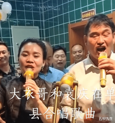 朱之文|知名歌手袁庆龙虾店开业,大衣哥空降到店捧场,人气火爆喜气洋洋