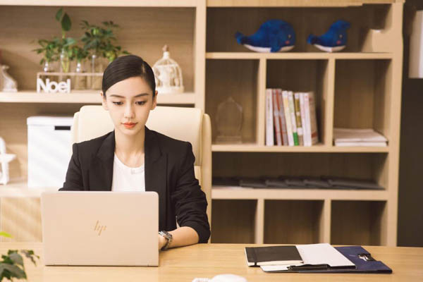 宝贝|金喜善与杨颖之间相差多少个阿迈勒克鲁尼？职场时尚着装法则详解