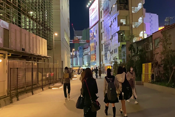 成都|中国人熟知的两座国际化大都市，发达程度相近，难分胜负