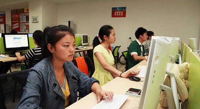 大学生|这些专业在私企难就业,却是考编的“香饽饽”,文科生有希望了