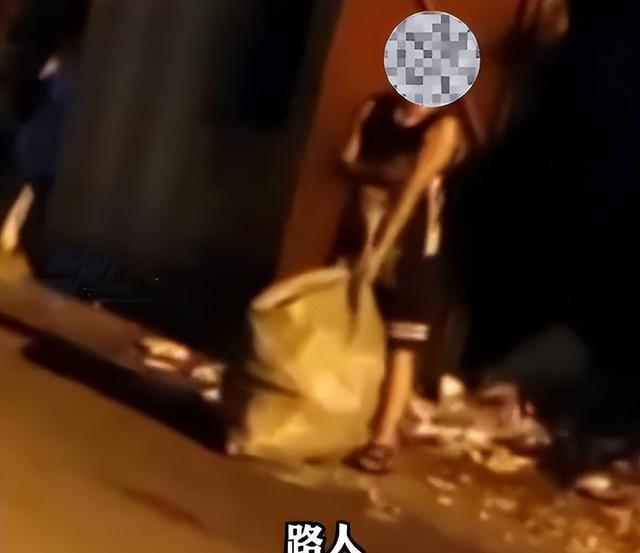 男孩偷拿姐姐1000元钱花光,爸爸做法很果断,网友却化身“圣母”