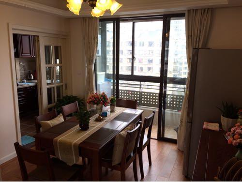 媳妇装新房,卫生间砌“半墙”,阳台成“绿森林”,被邻居赞爆了