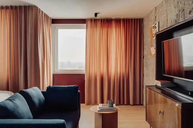 充满个性的客厅配色方案，不需要太大，但要足够别致