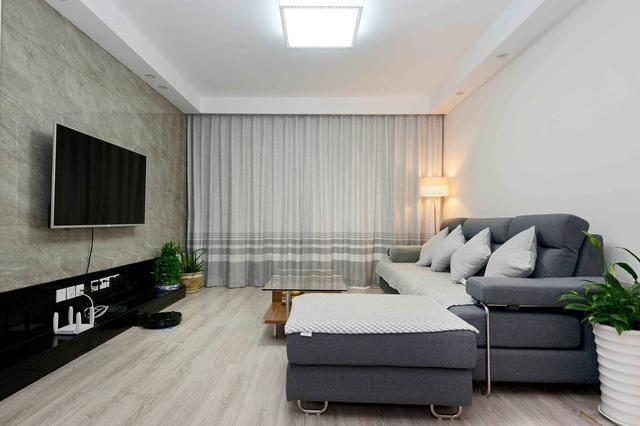 晒晒小舅子的新房，一进门就被迷住了，头回见这么有档次的电视墙