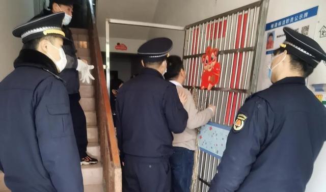 野蛮装修、私装铁门......怎么破? 这群普陀人有妙招→