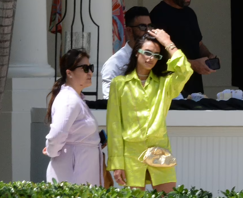 维多利亚·贝克汉姆|长子婚礼上与贝克汉姆帅气出镜，贝嫂上线跟儿媳互动，婚礼众生相曝光