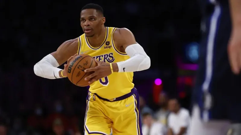 NBA午报:湖人不想犯错误,莫兰49分登顶搜索,窦豆57分篮网首胜