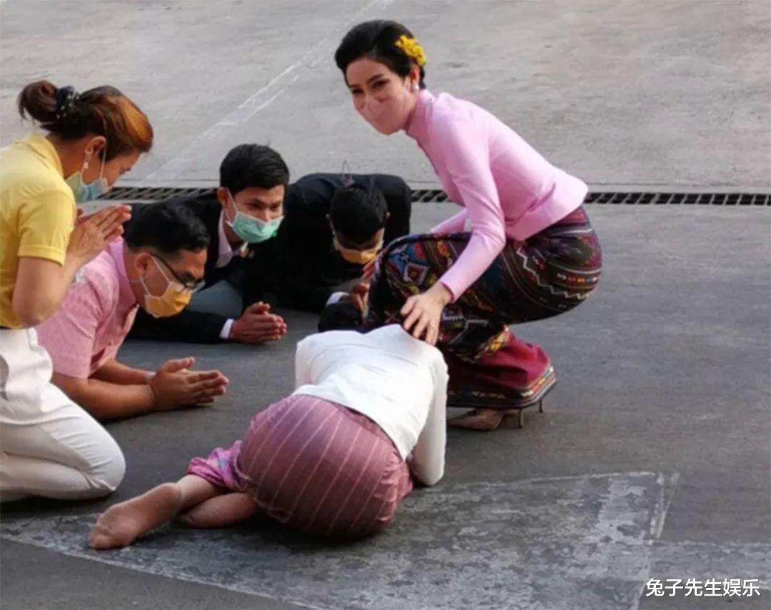 西拉米|没有诗妮娜和西拉米的参与，苏提达和泰王出席公务，心里乐开了花