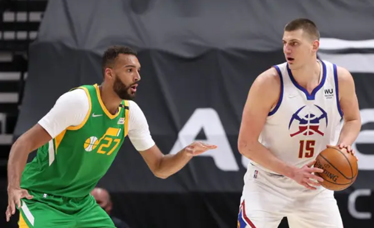|恭喜火箭等到了！18岁的天才进入NBA像奥拉朱旺！球探：戈贝尔约基奇结合体