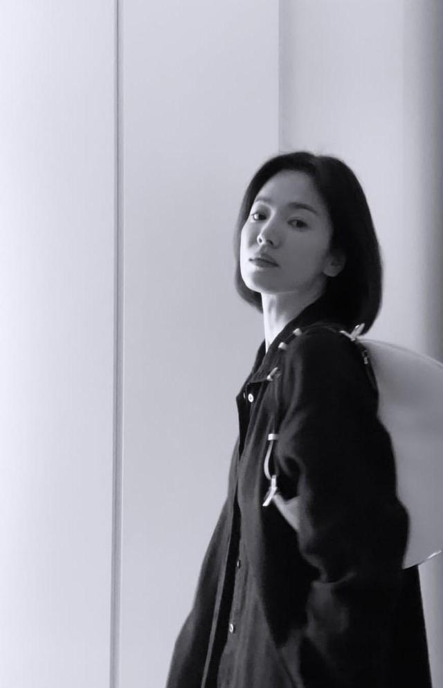 李敏镐|40岁宋慧乔短发变冷美人,大佬范高级感好撩,和李敏镐代言同品牌