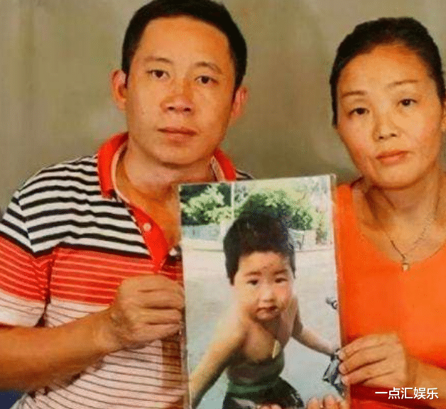 孙卓奶奶跪地寻孙,曾和人贩子当面对峙,孙海洋决定再生个孩子