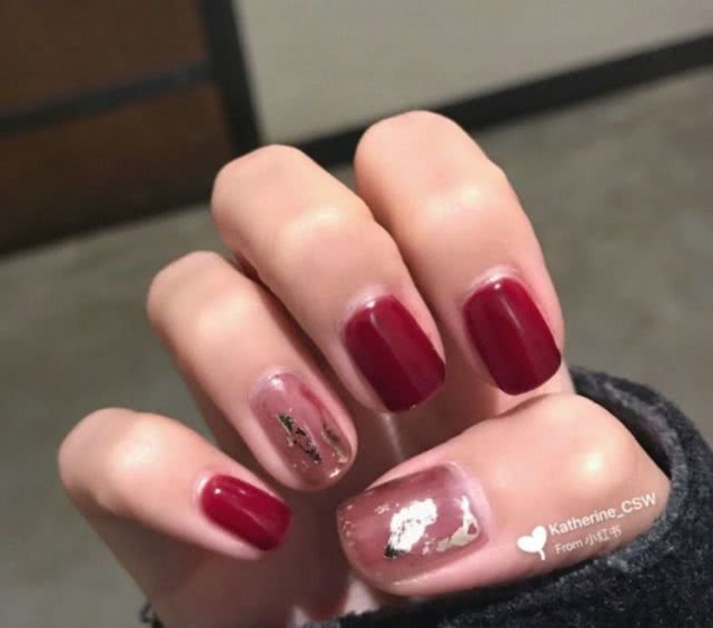 美甲 暴富显瘦、桃花、显白有气质！30款新年红色美甲范本图集