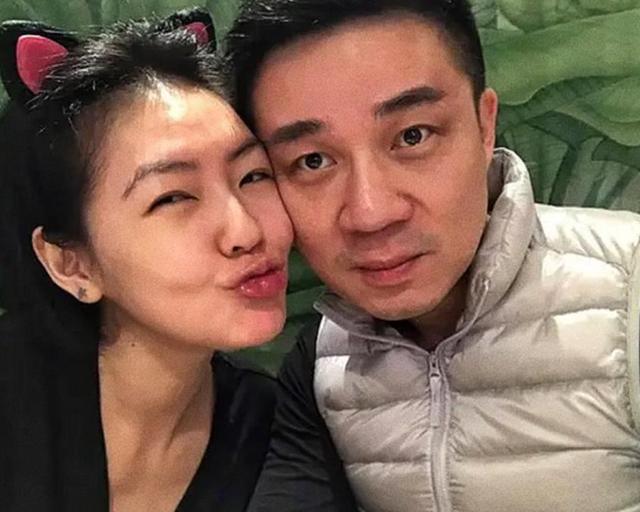 小S|侯佩岑活动中维护小S，称小S婚姻很幸福，回应床垫看法显尴尬