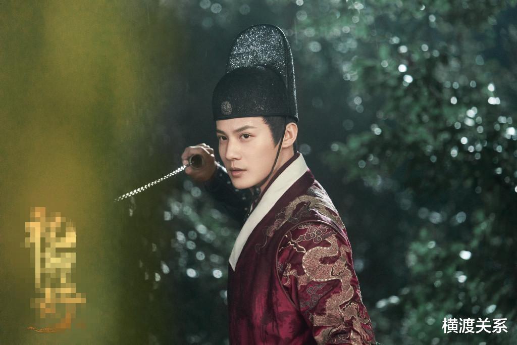 王一博|没气质别演锦衣卫！有人穿上飞鱼服优雅霸气，有人仪态不行像太监