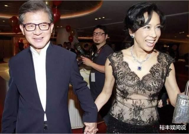 香港小姐|32位港姐齐聚！朱玲玲戴价值千万翡翠，金像奖女神造型郑文雅露面