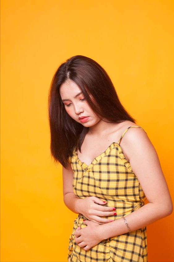 便秘|18岁女生因便秘引发肠梗阻，医生说：这两种食物少吃