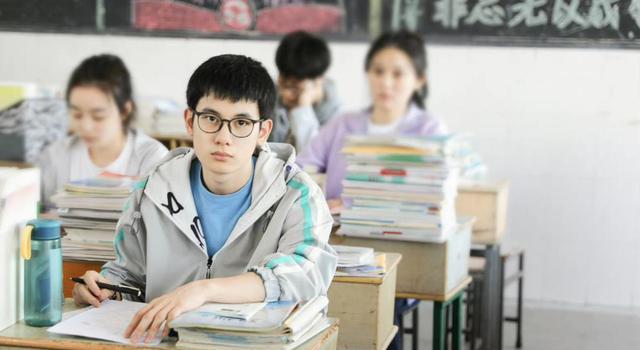 |电视剧《大考》播出,新老戏骨同台飙戏