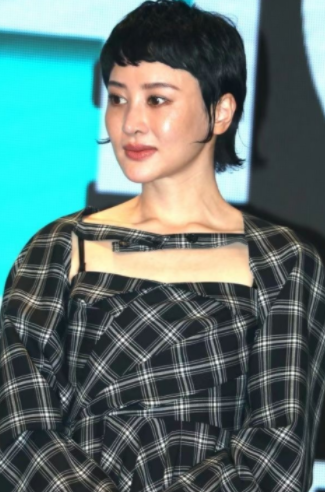 朴树|朴树妻子改名三次都没火，40岁走起了文艺风，一股廉价网红感太没辨识度