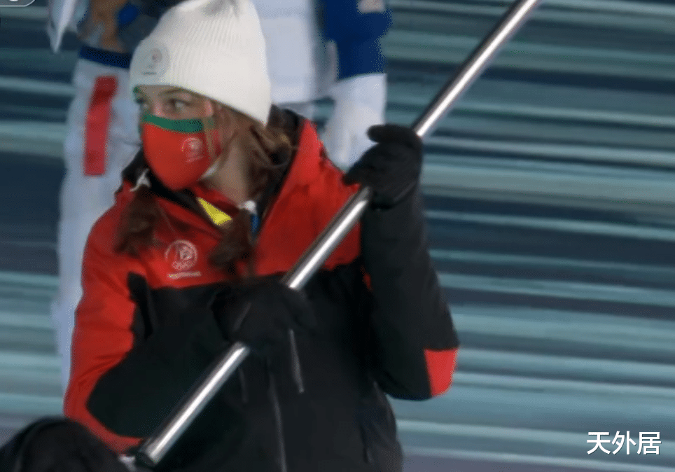 运动员|五星红旗和冰雪五环同框！运动员开心，小姐姐漂亮，开幕式获盛赞