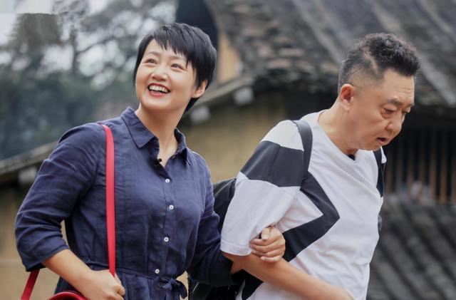 德云社|德云社于谦妻子到六队听相声,徒弟小龙陪同,张鹤伦是真受欢迎