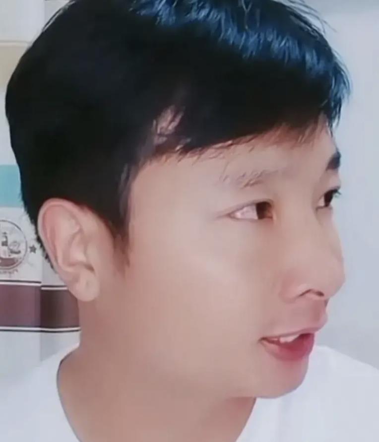 余秀华|杨储策与新欢甜蜜，余秀华住院疗伤后发文：庆幸有人接盘曾经的人